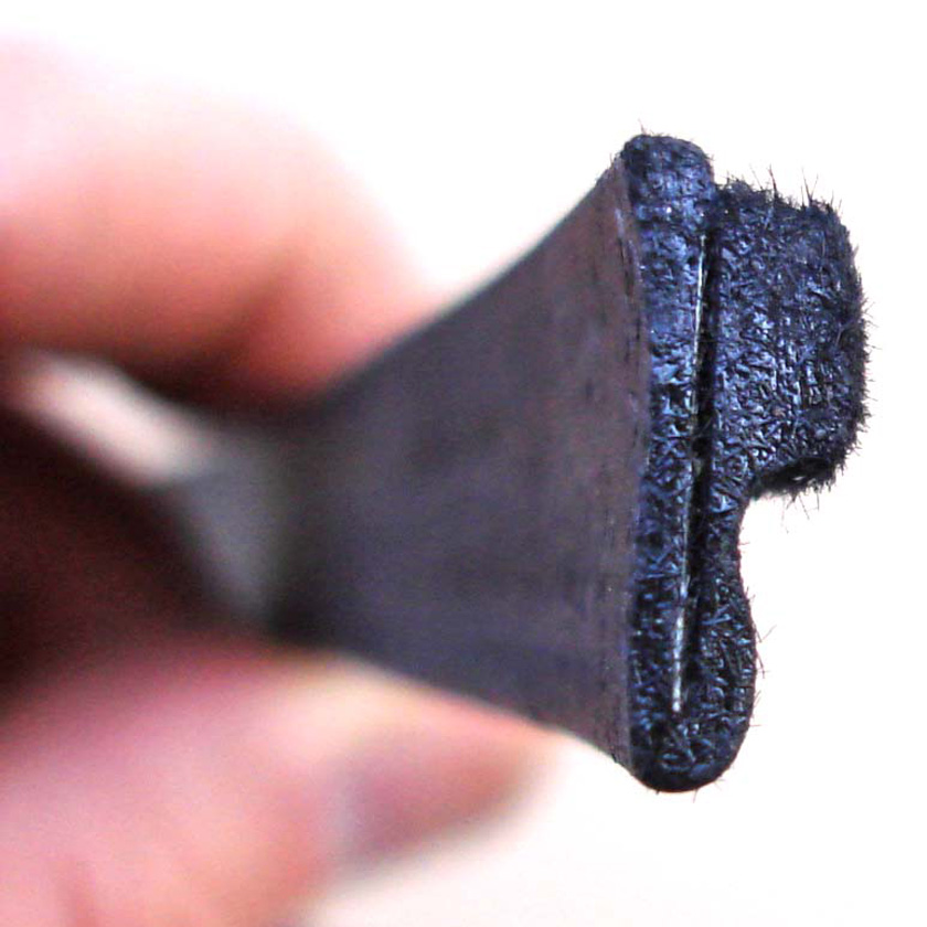 1043_opel_gt_door_weatherstrip_side_view_photo