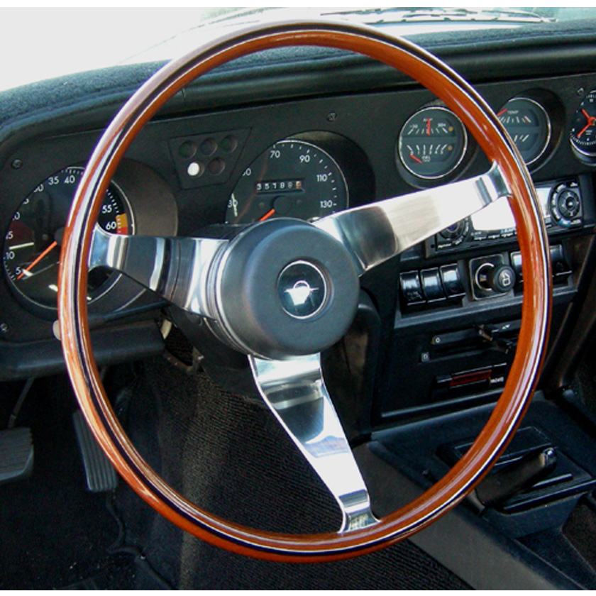 1060_opel_gt_steering_wheel_photo