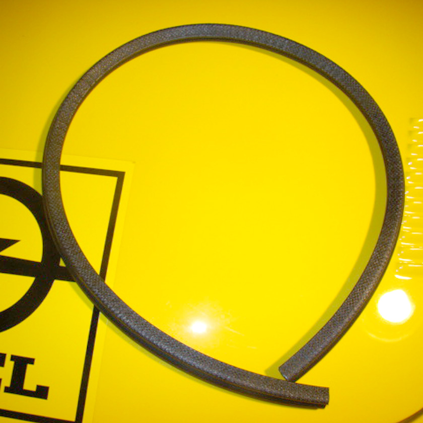 2039_opel_gt_door_weatherstrip_lower_piece_photo